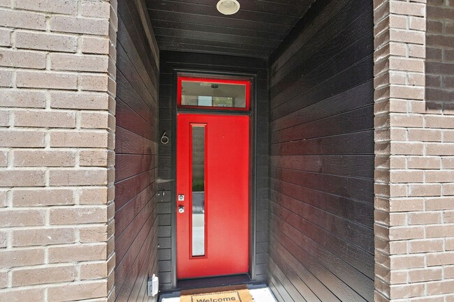 Building Photo - 1242 2nd Ave S