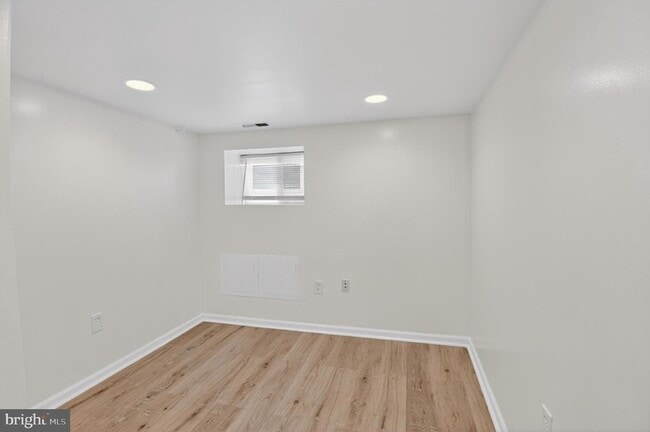 Building Photo - 141 Uhland Terrace NE