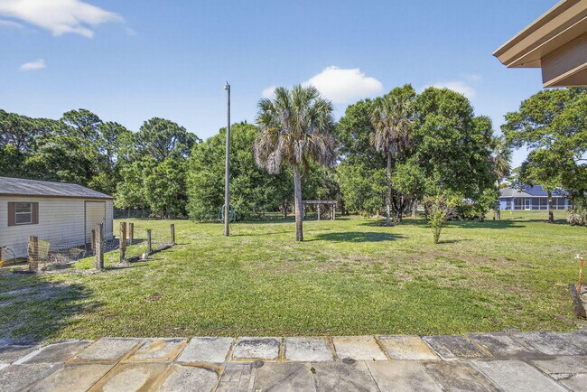 Building Photo - 7107 181st Ct N