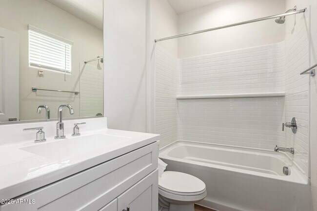 Building Photo - 6537 N 15th Dr