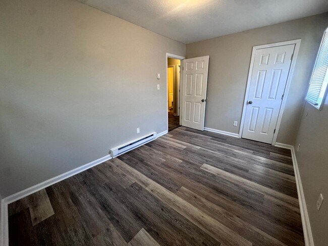 Building Photo - 927 Fiske Dr