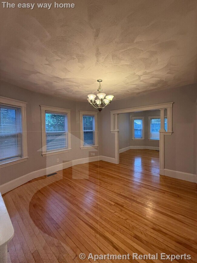 Building Photo - 110 W Quincy St