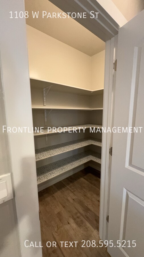 Building Photo - 1108 W Parkstone St