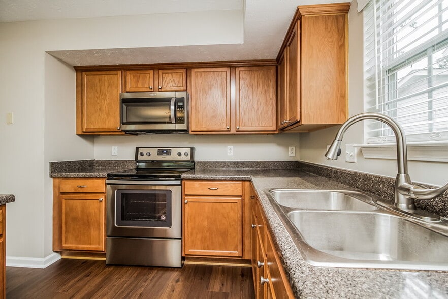 Building Photo - 850 Maricopa Dr