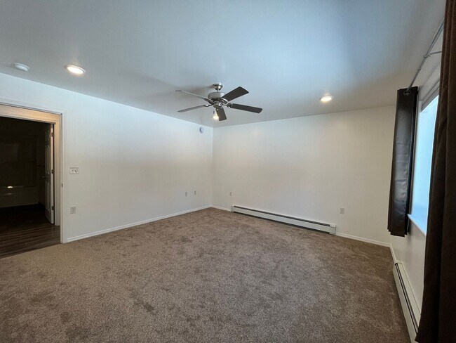 Building Photo - Newer, energy efficient, pet friendly home...