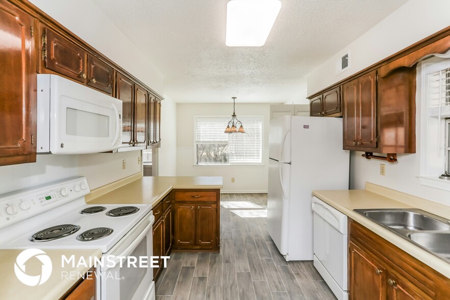 Building Photo - 6041 Syon Cove