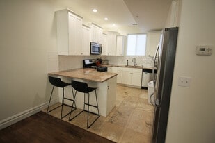 Building Photo - 625 E 200 S