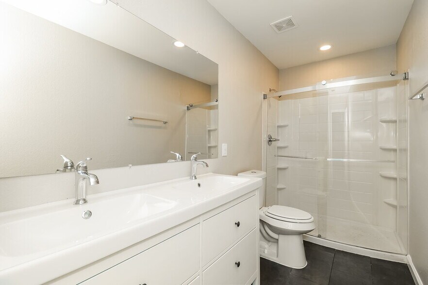 Building Photo - 14112 Cedar Post Dr