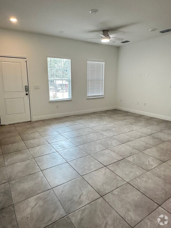 Building Photo - For Rent: Spacious 4-Bedroom Home with Mod...