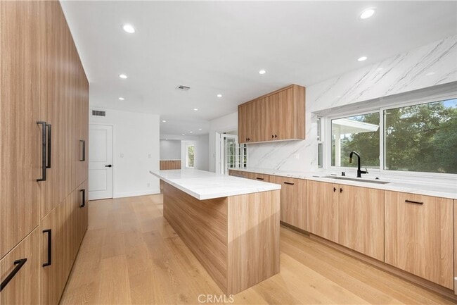 Building Photo - 4620 Encino Ave