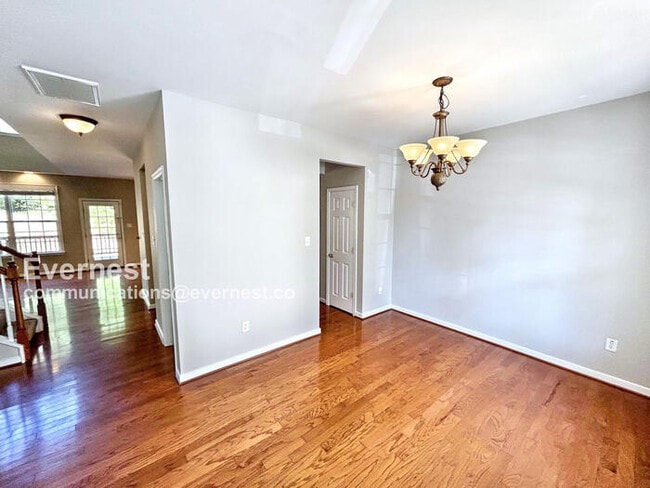 Building Photo - 2405 Silver Lake Terrace