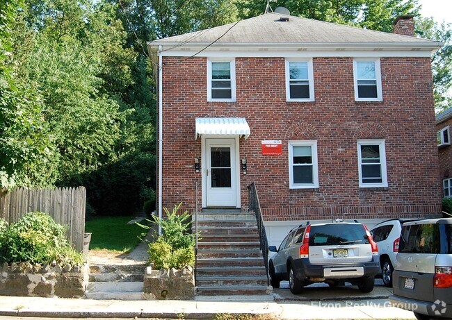 Building Photo - 93 Undine Rd