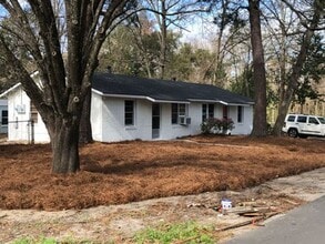 Building Photo - April Ave Duplex