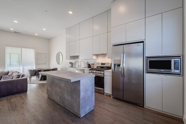 Building Photo - Modern Townhome with Dual Primary Suites & 2-Car Garage | Knox-Henderson / Lower Greenville