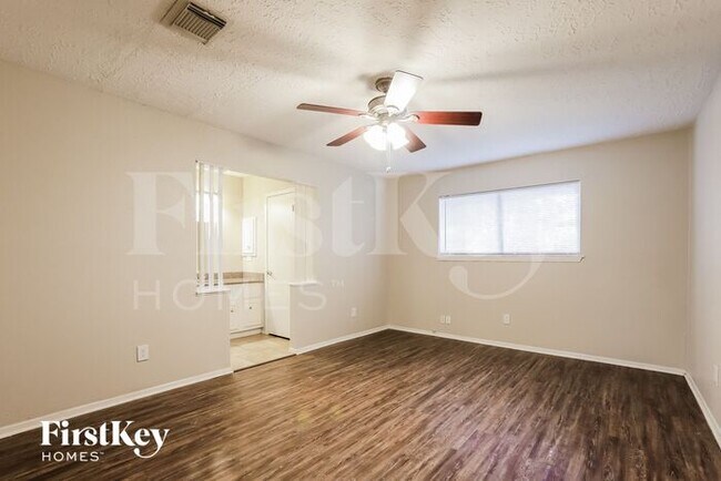 Building Photo - 15814 Whipple Tree Dr