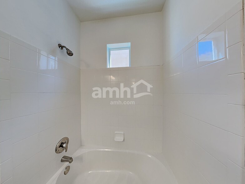 Building Photo - 138 E Calle Del Rondador