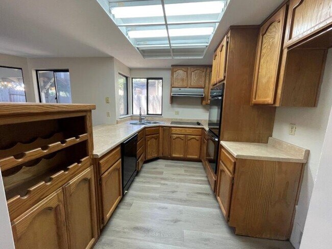 Building Photo - Fantastic 3 Bedroom in Natomas