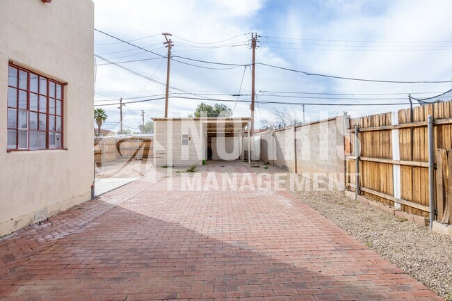Building Photo - Adorable Private One Bedroom, One Bathroom...