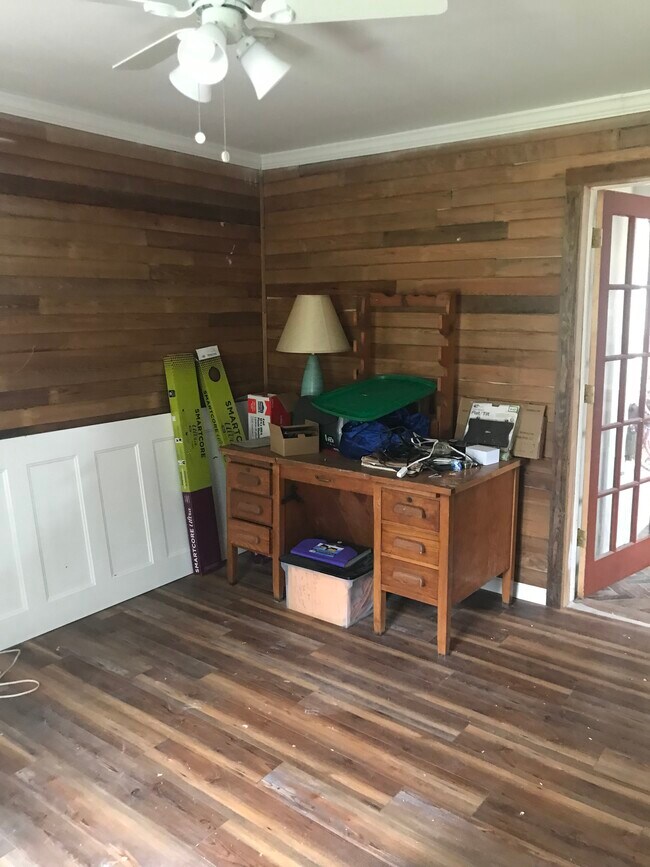 Oak desk stays - 103 Smithwick Bridge Rd