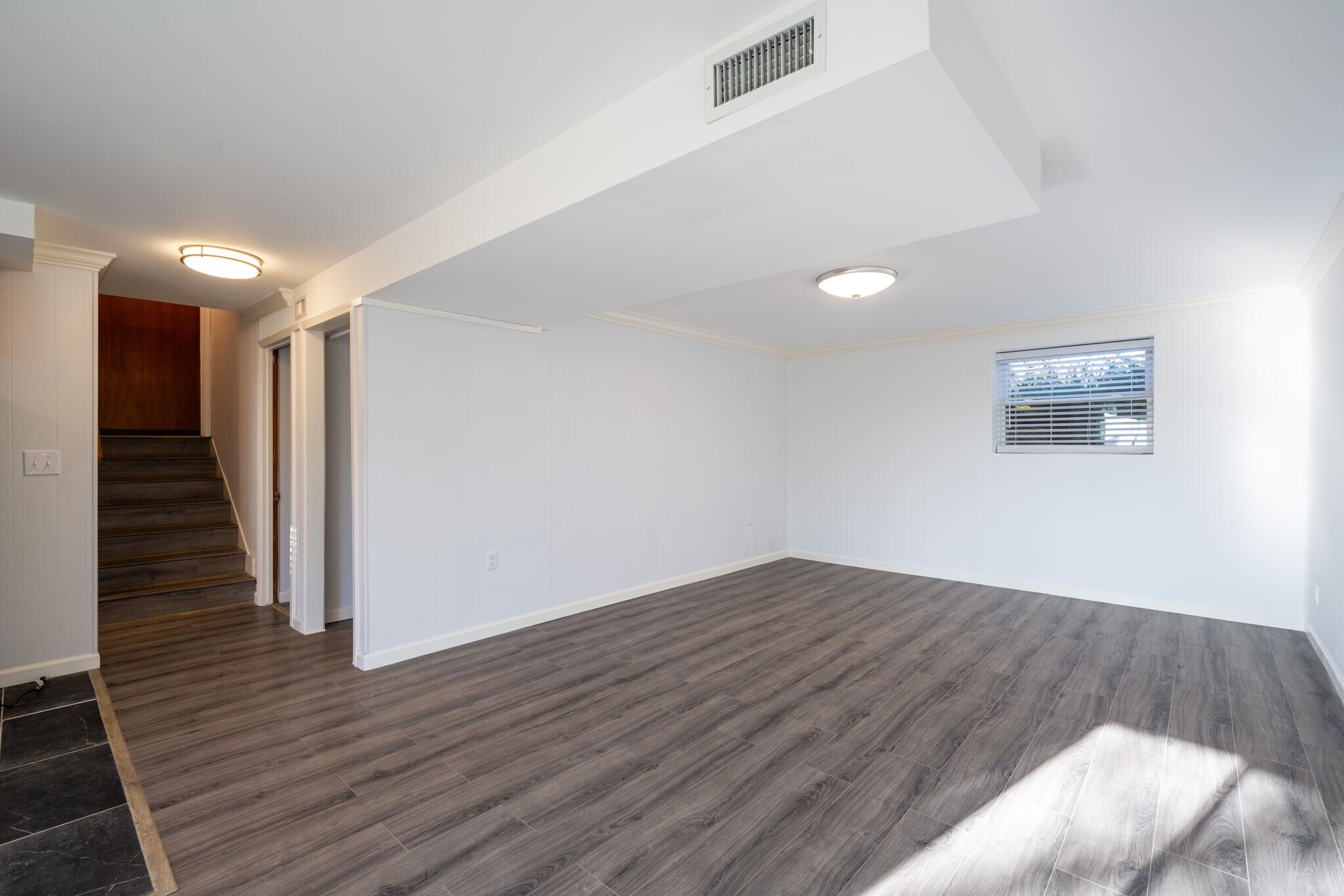 Building Photo - 85 Meadowdew Ln