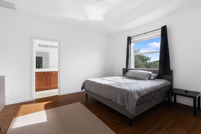 Building Photo - 8618 NW 113th Ct