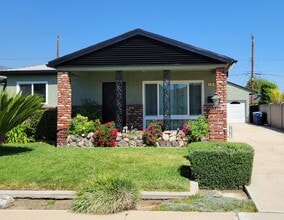 Building Photo - 1243 N Reese Pl