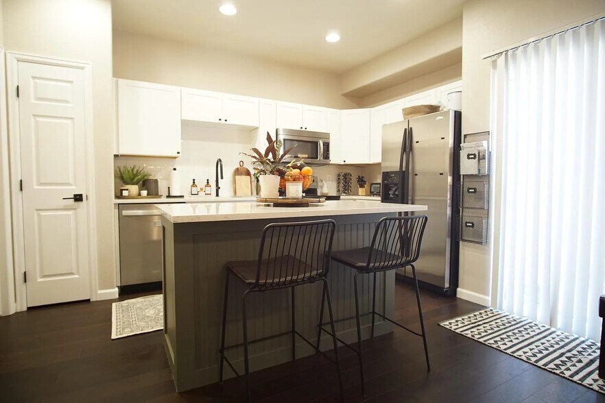 Building Photo - 12775 Jasmine Ct