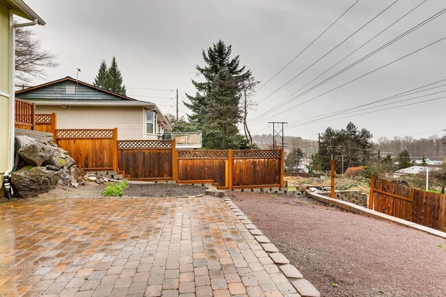 Building Photo - Immaculate 4 Bed 3 Bath Bellevue Home!