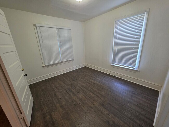 Building Photo - 170 N 100 E