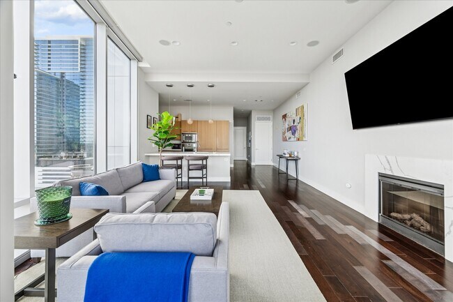 Building Photo - 2727 Kirby Dr