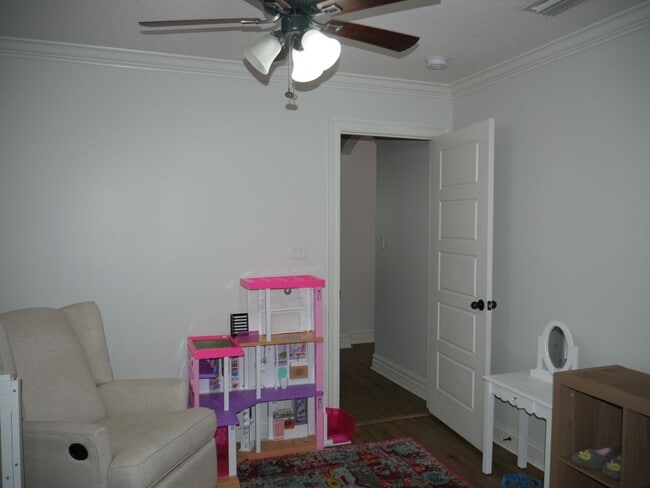Building Photo - 4 bedroom home in Crestwood S/D