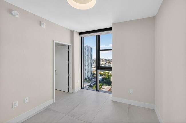 Building Photo - 700 NE 24th St