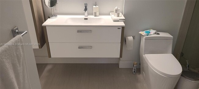 Building Photo - 220 SW 116th Ave