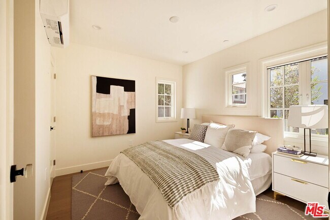 Building Photo - 308 S Highland Ave