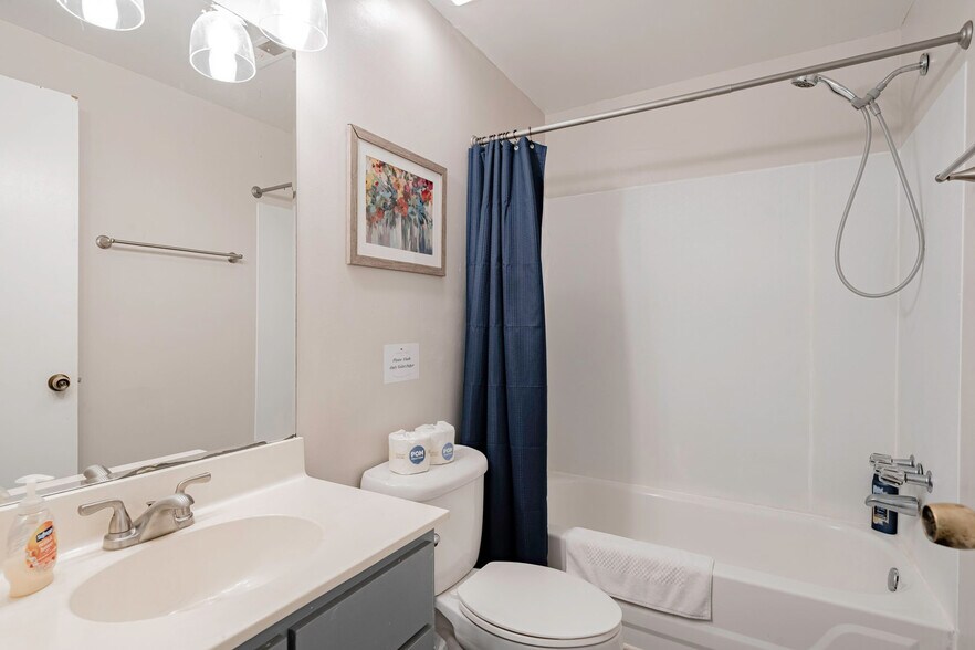 Building Photo - 7704 Dartmoore Ln
