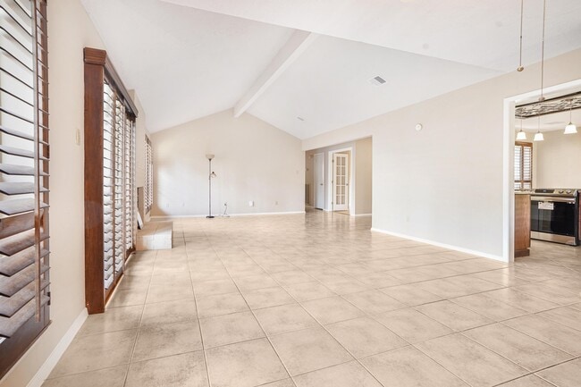 Building Photo - 3203 Silver Falls Dr