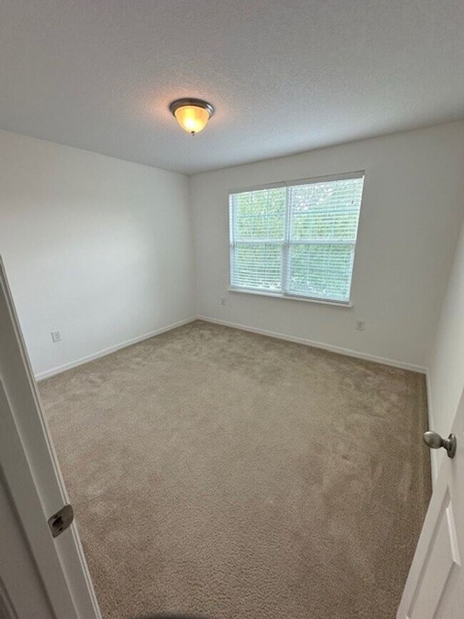 Building Photo - 4 bed 2.5 bath in WINDERMERE TRAILS!
