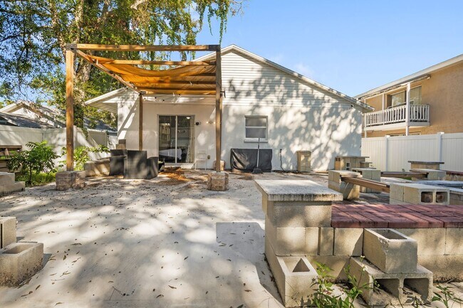 Building Photo - Fully Furnished 3BR/2BA Clearwater Home – ...