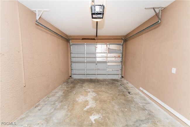 Building Photo - 867 Bedford Dr