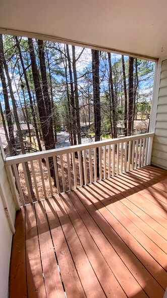 Balcony with storage shed - 121 Westview Dr