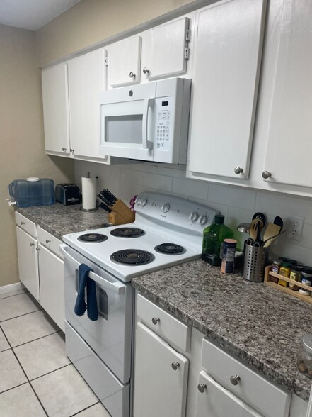 Building Photo - 114 Hughson Ct