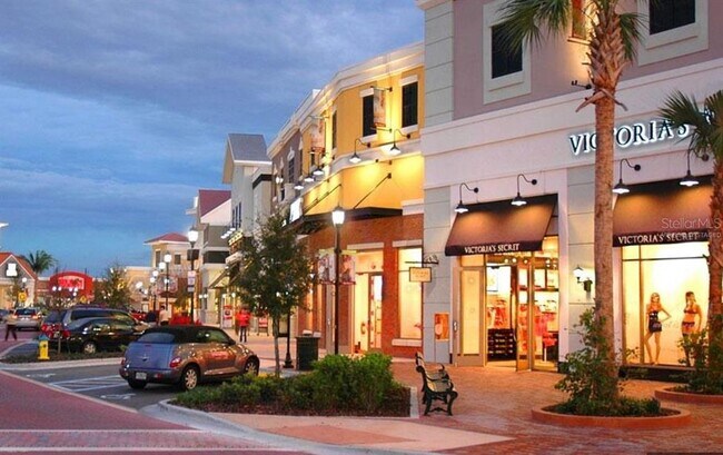 Building Photo - 11745 Via Lucerna Cir