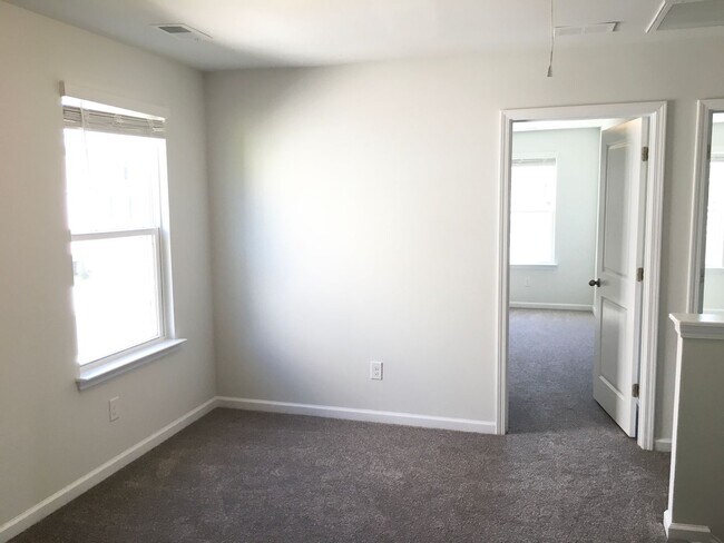 Building Photo - 4 Bedroom 2.5 Bath House in McKewn - Ladson