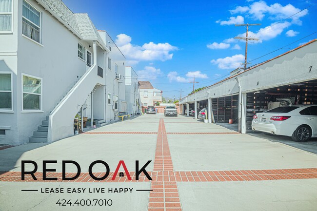 Building Photo - 340 N Curson Ave