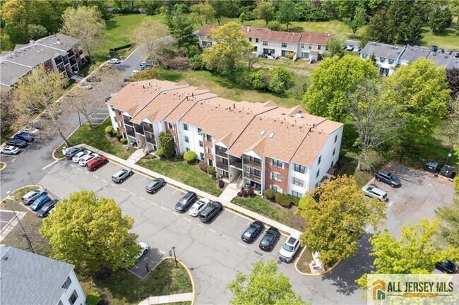Building Photo - 343 Lancaster Ct