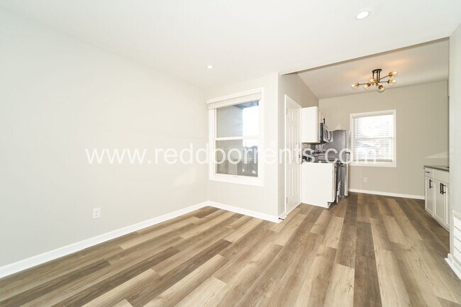 Building Photo - 1329 E Market St