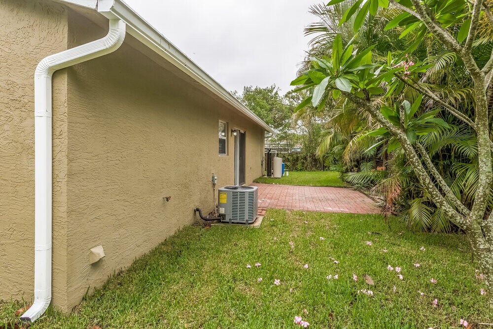 Building Photo - 3589 Quentin Ave
