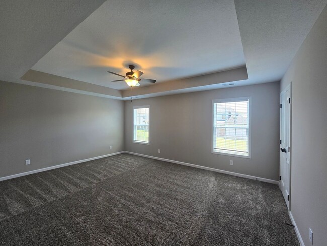 Building Photo - Available for Purchase or Rent!