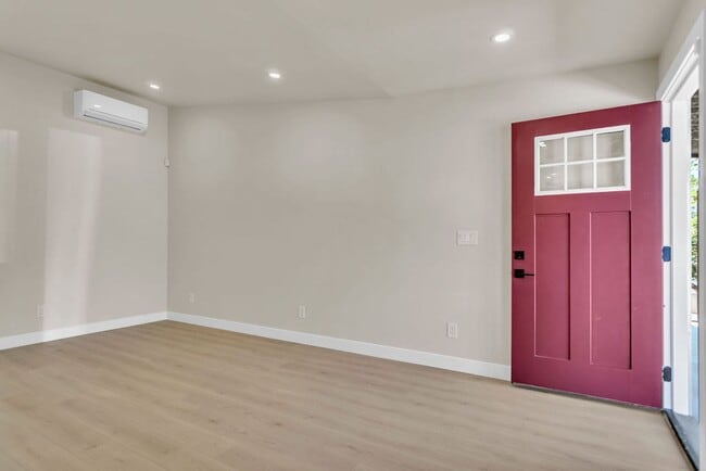Building Photo - Newly remodeled 2 bed 1 bath with washer &...
