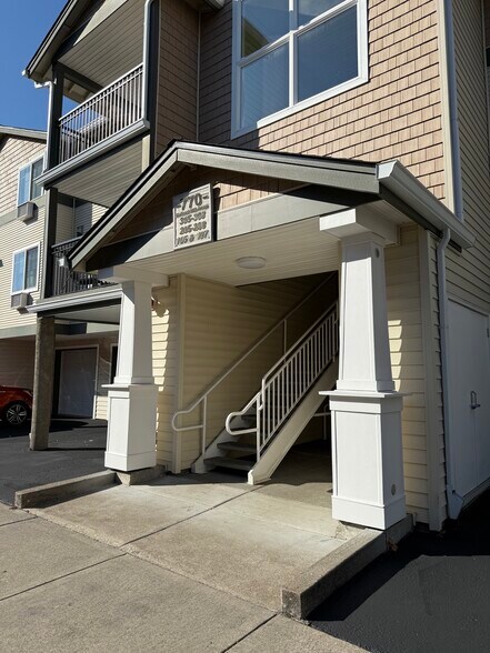 Building Photo - 770 NW 185th Ave